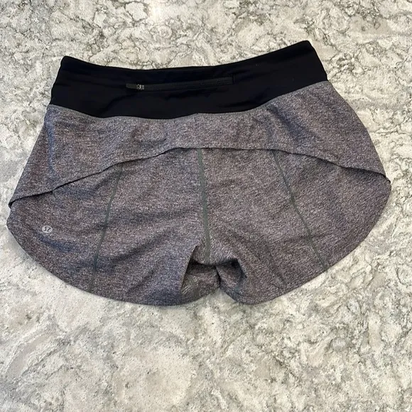 ✨ Lululemon Heather Gray Speed Up Shorts with Black Waistband  Sz 6 3.5” inseam