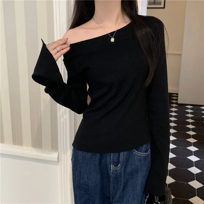 Black Side Ruched Solid Knit Top