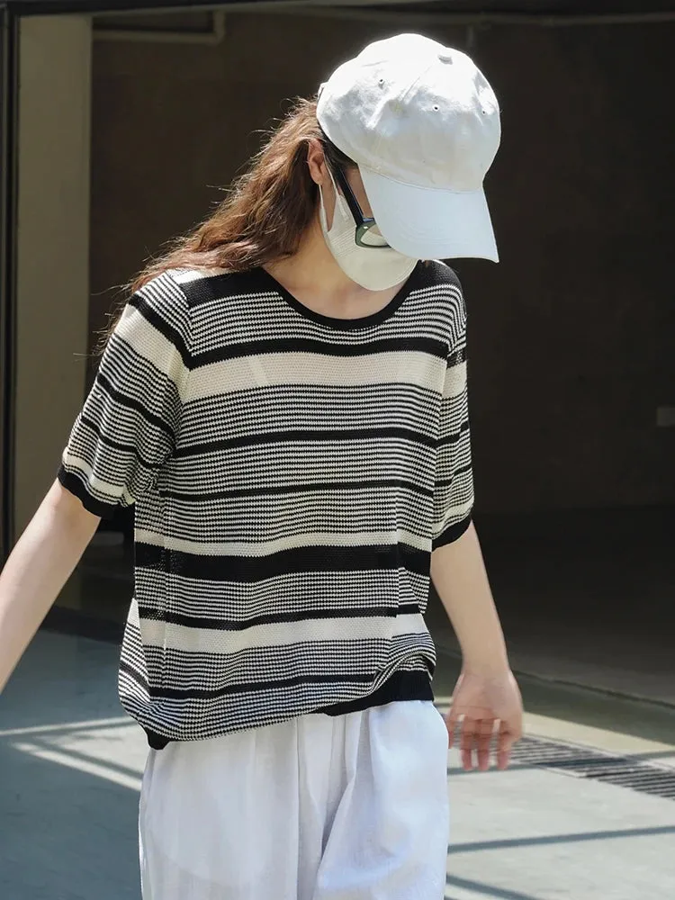 [EAM] Women Black Striped Knitting Soft Elegant T-shirt New Round Neck Half Sleeve Fashion Tide Spring Summer 2024 1DF9895Striped Knitting Soft Elegant T-shirt Half Sleeve