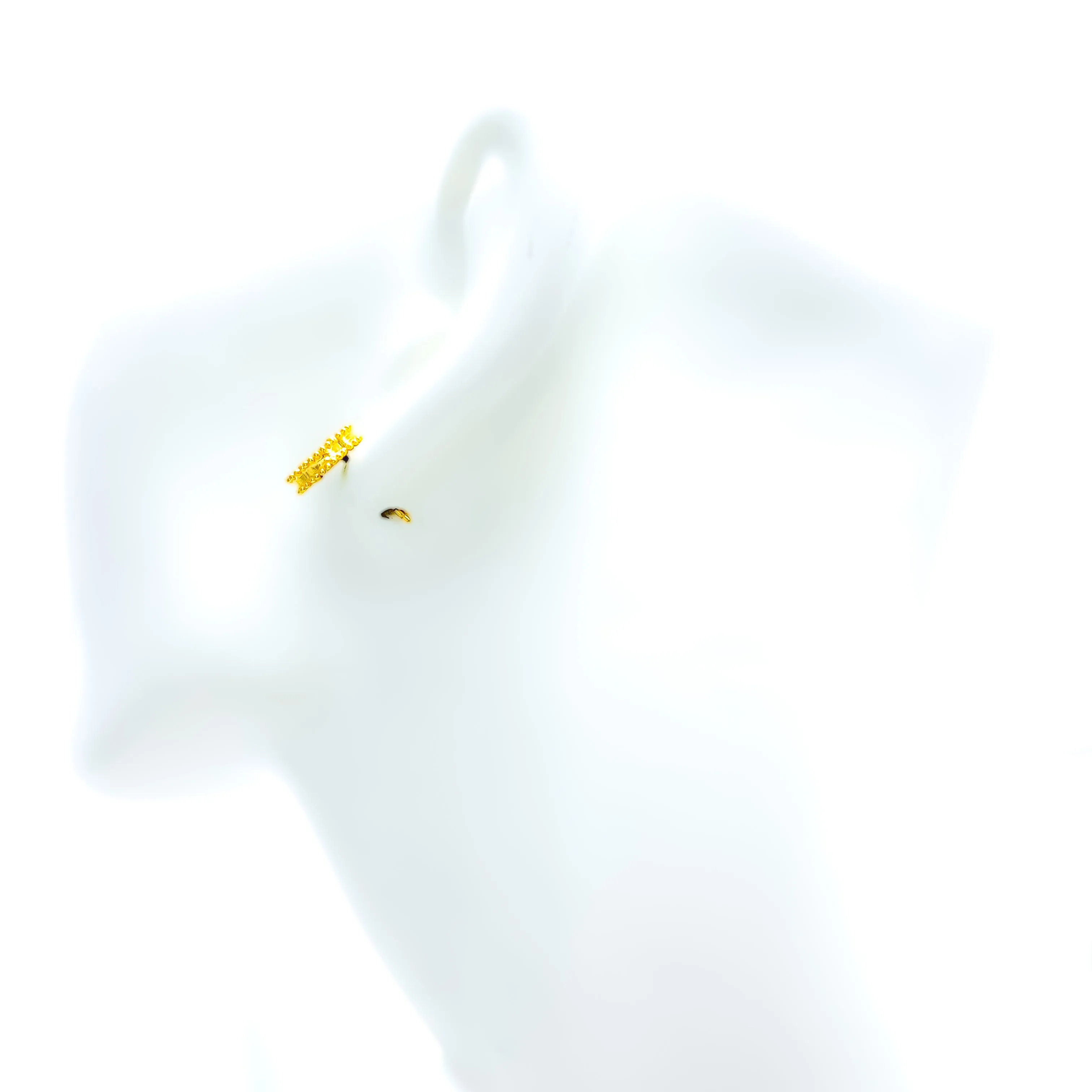 Iconic Dazzling 21k Gold Clover Earrings
