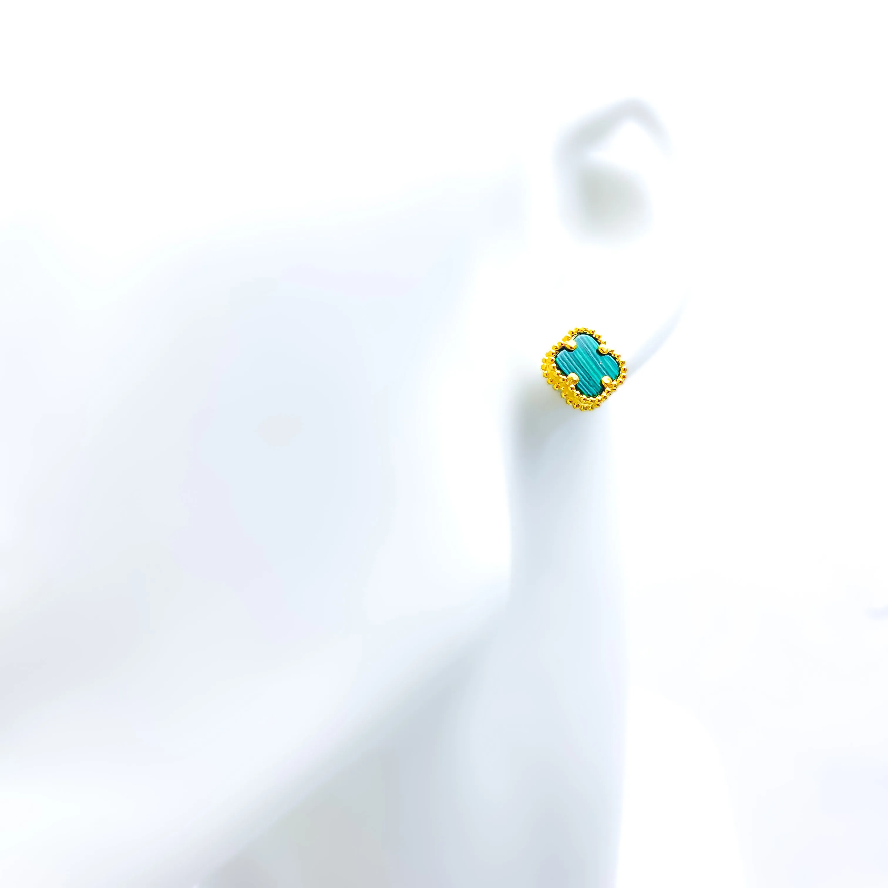 Iconic Dazzling 21k Gold Clover Earrings