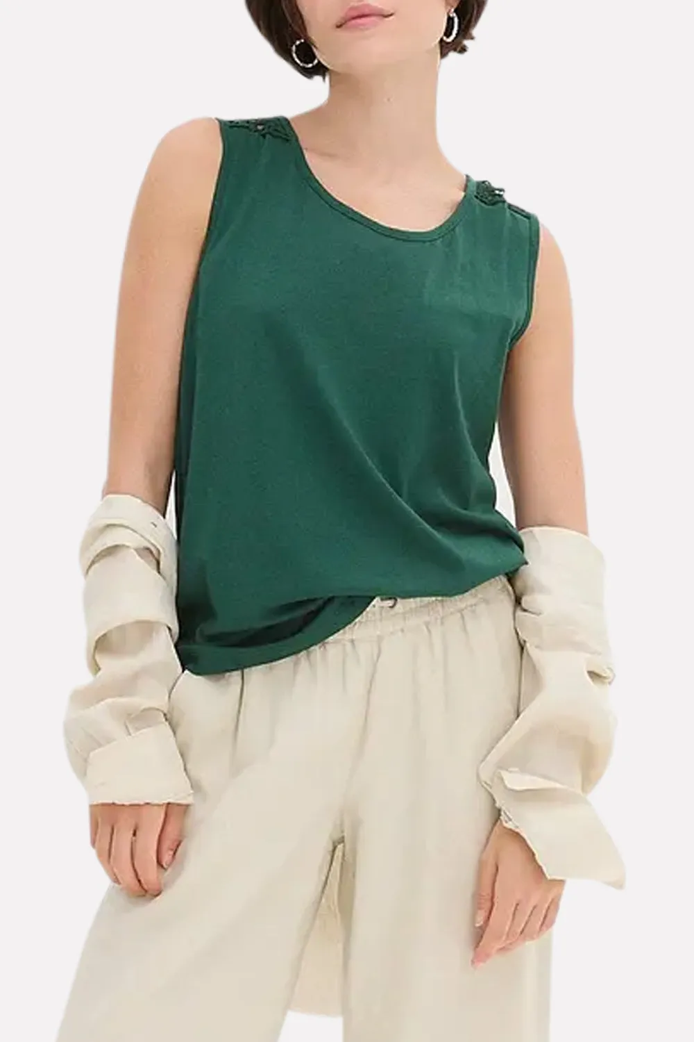 Ladies Sleeveless top with lace