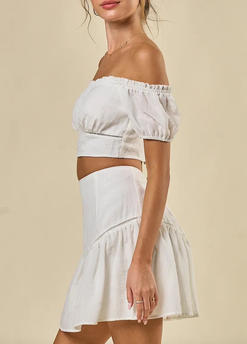 Off Shoulder Trim Detailed Crop Top