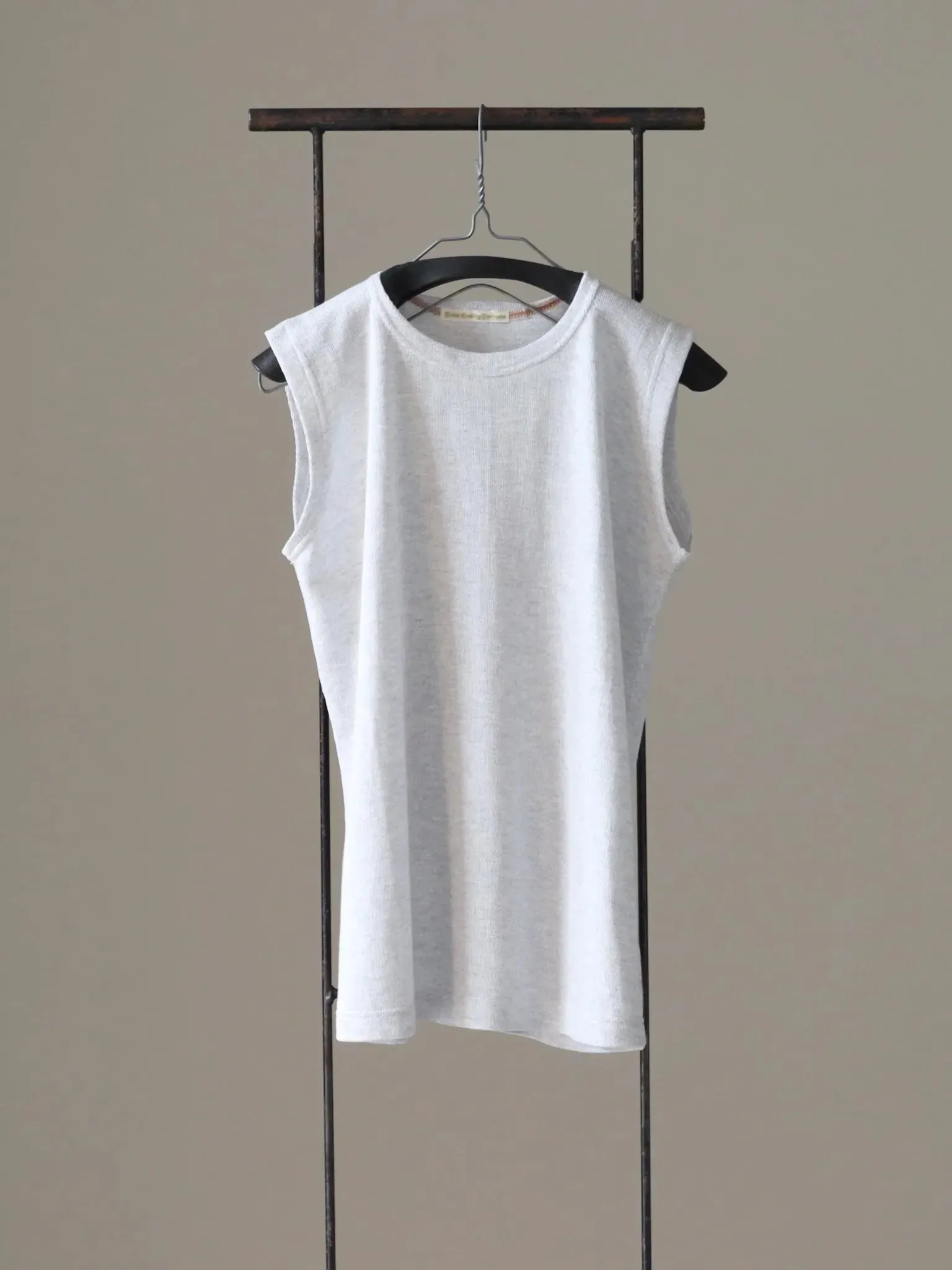 OLDE HOMESTEADER | SLEEVELESS WHITE