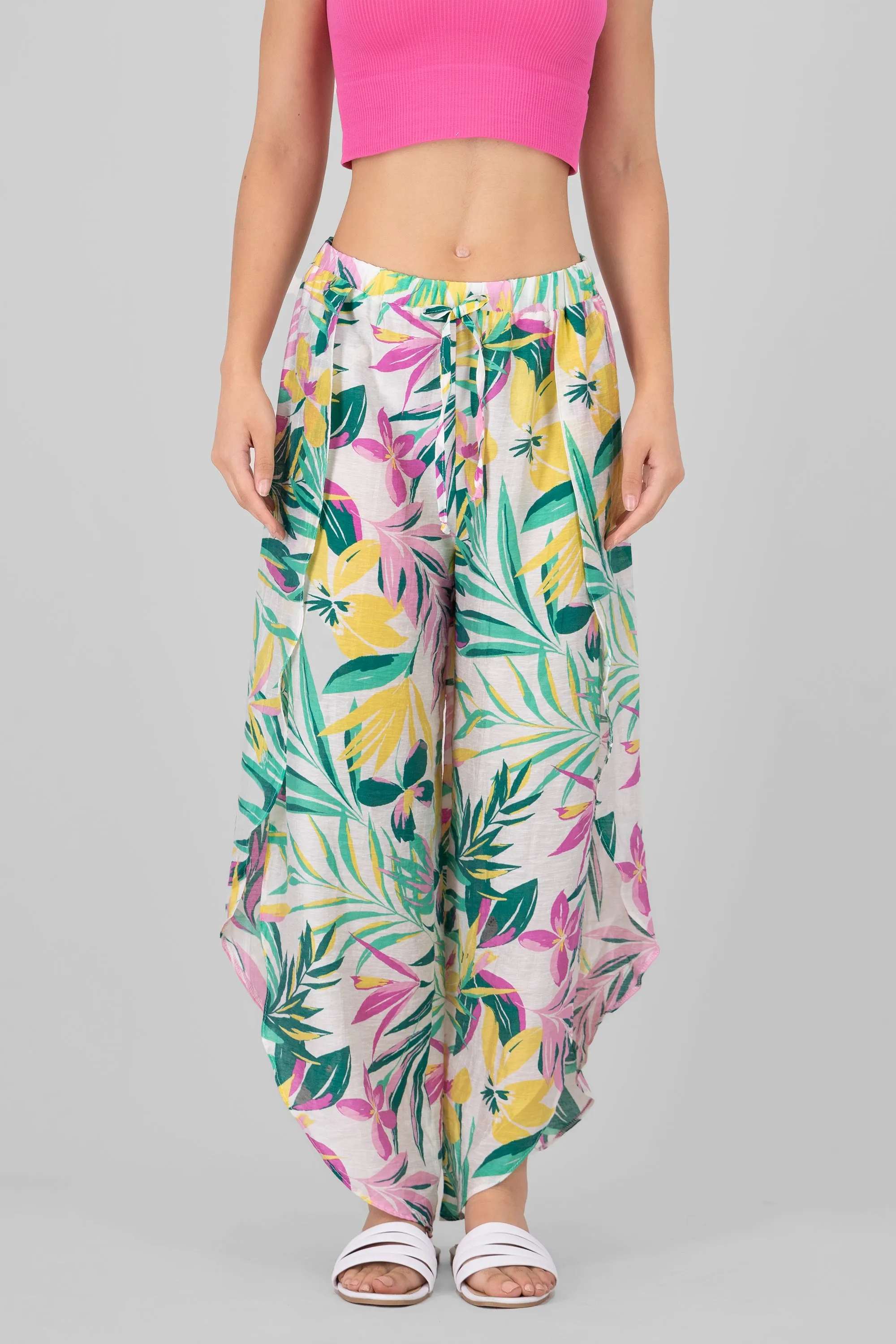 Pantalon amplio detalle abertura