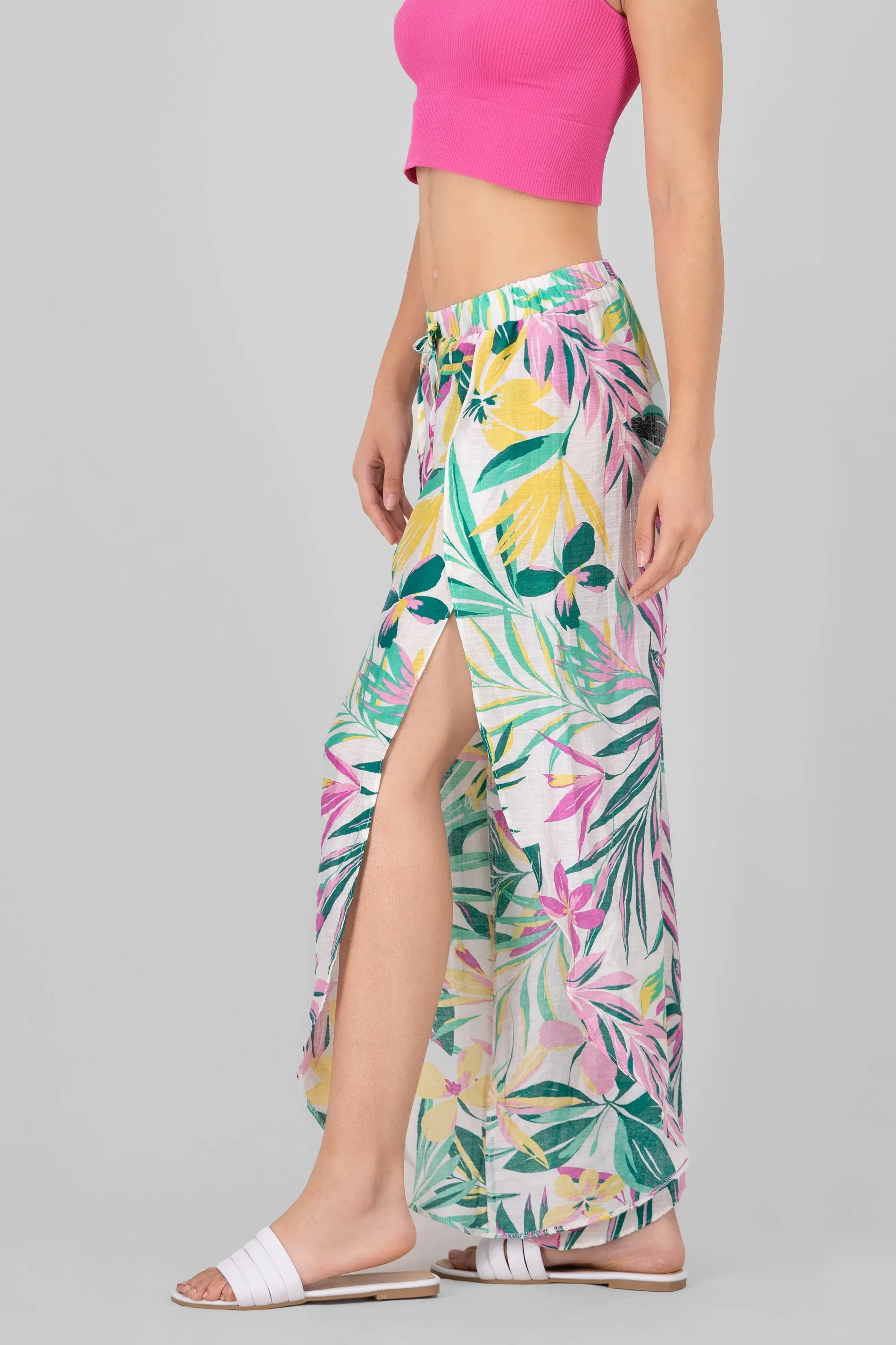 Pantalon amplio detalle abertura