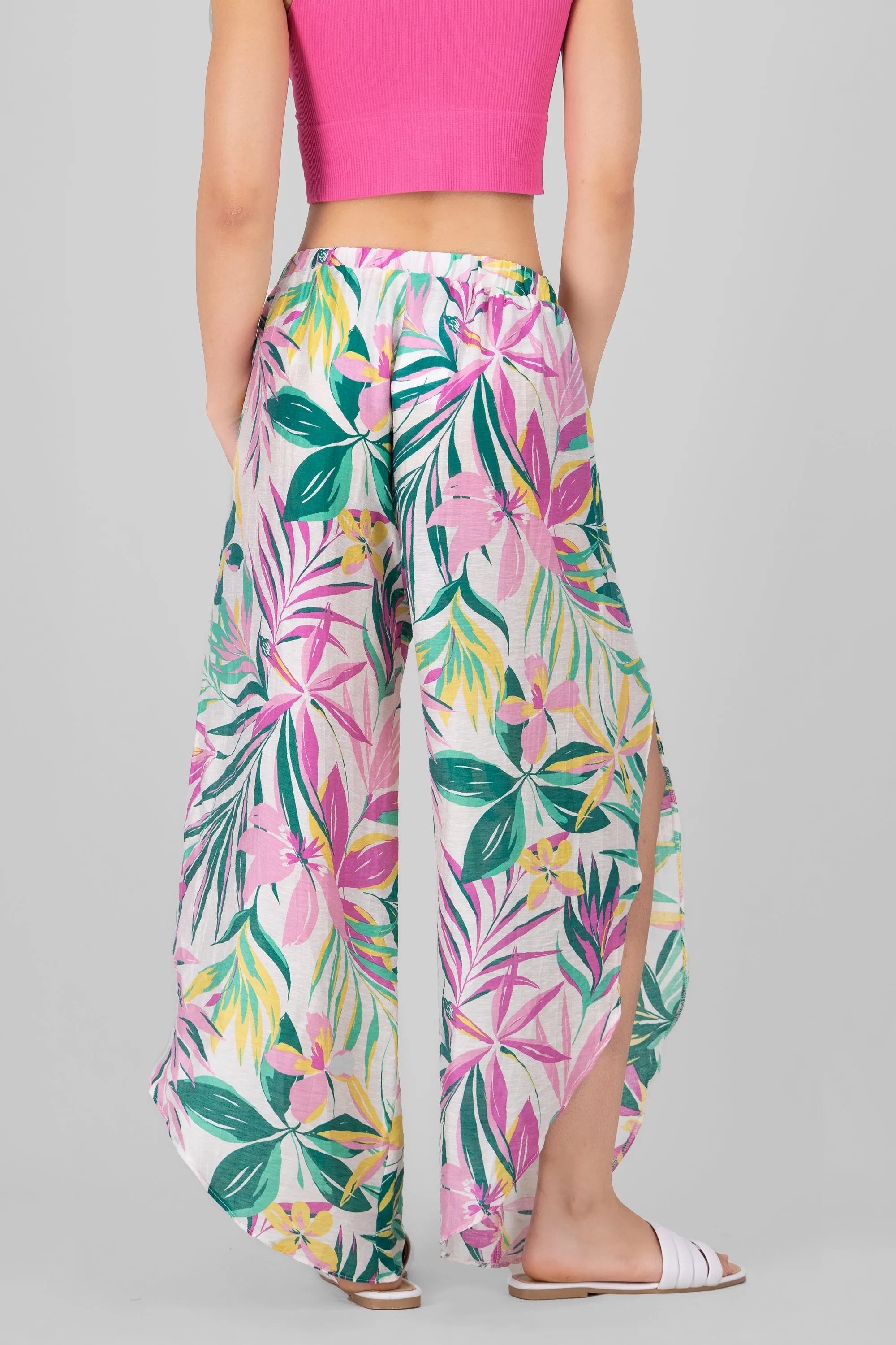 Pantalon amplio detalle abertura