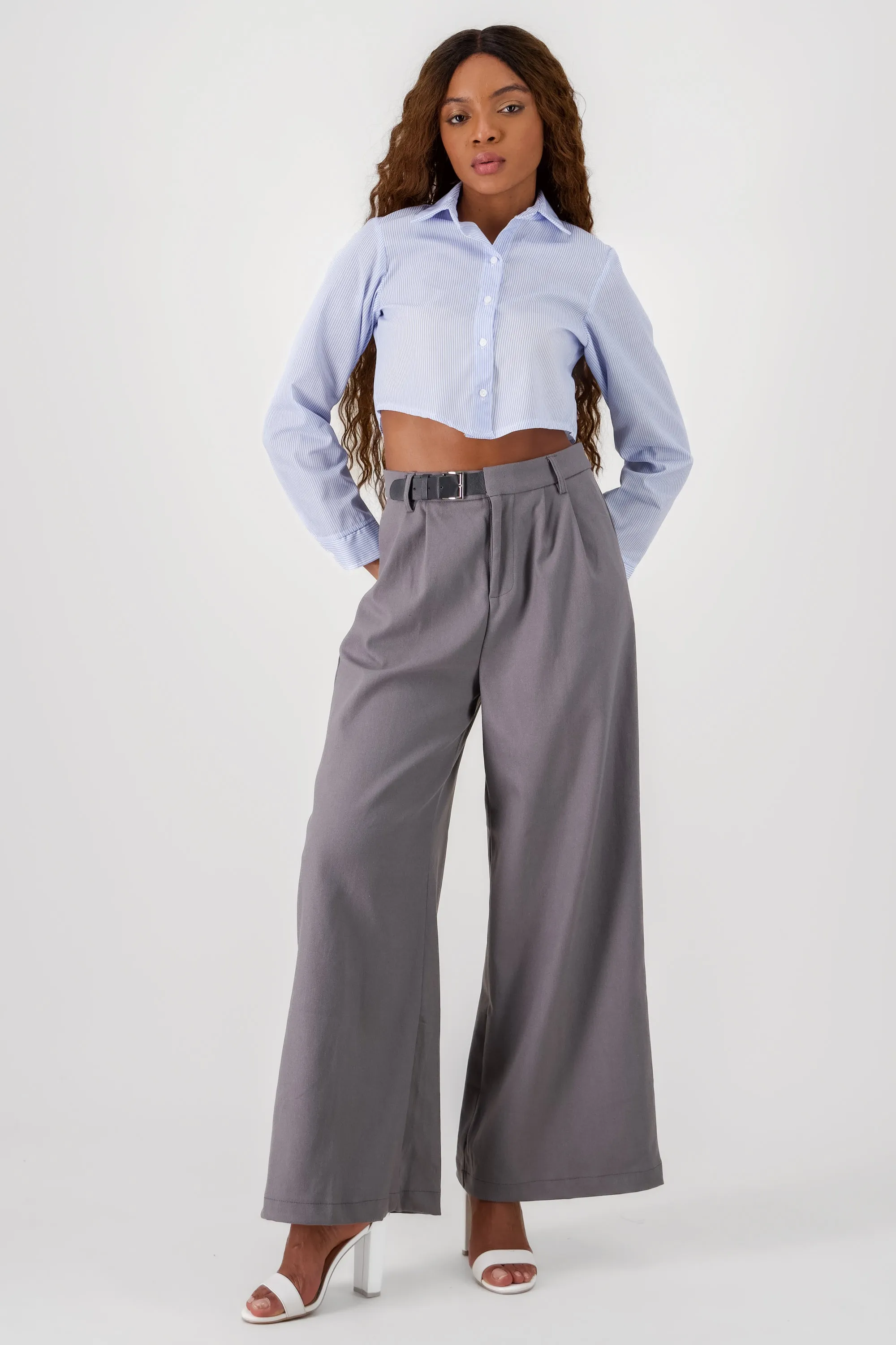 Pantalon amplio detalle cinturon pretina