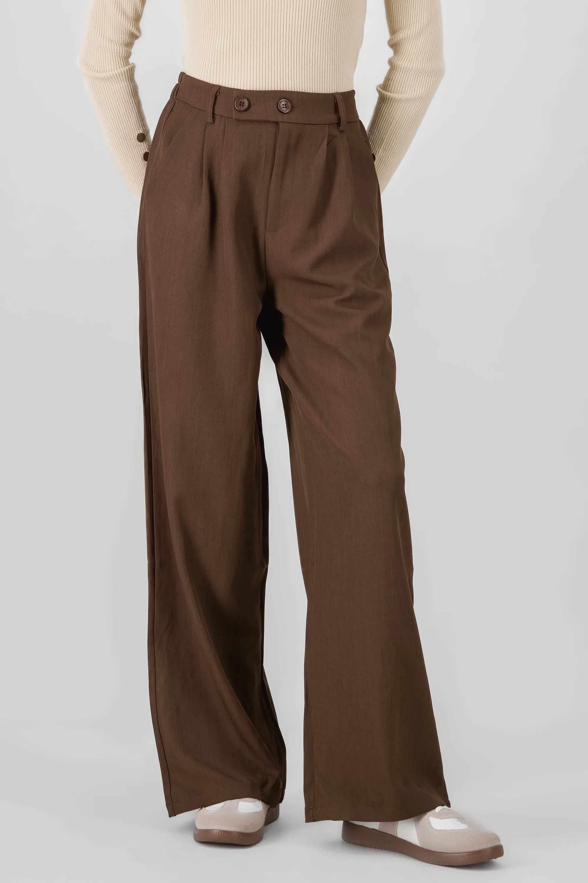 Pantalon amplio detalle doble boton